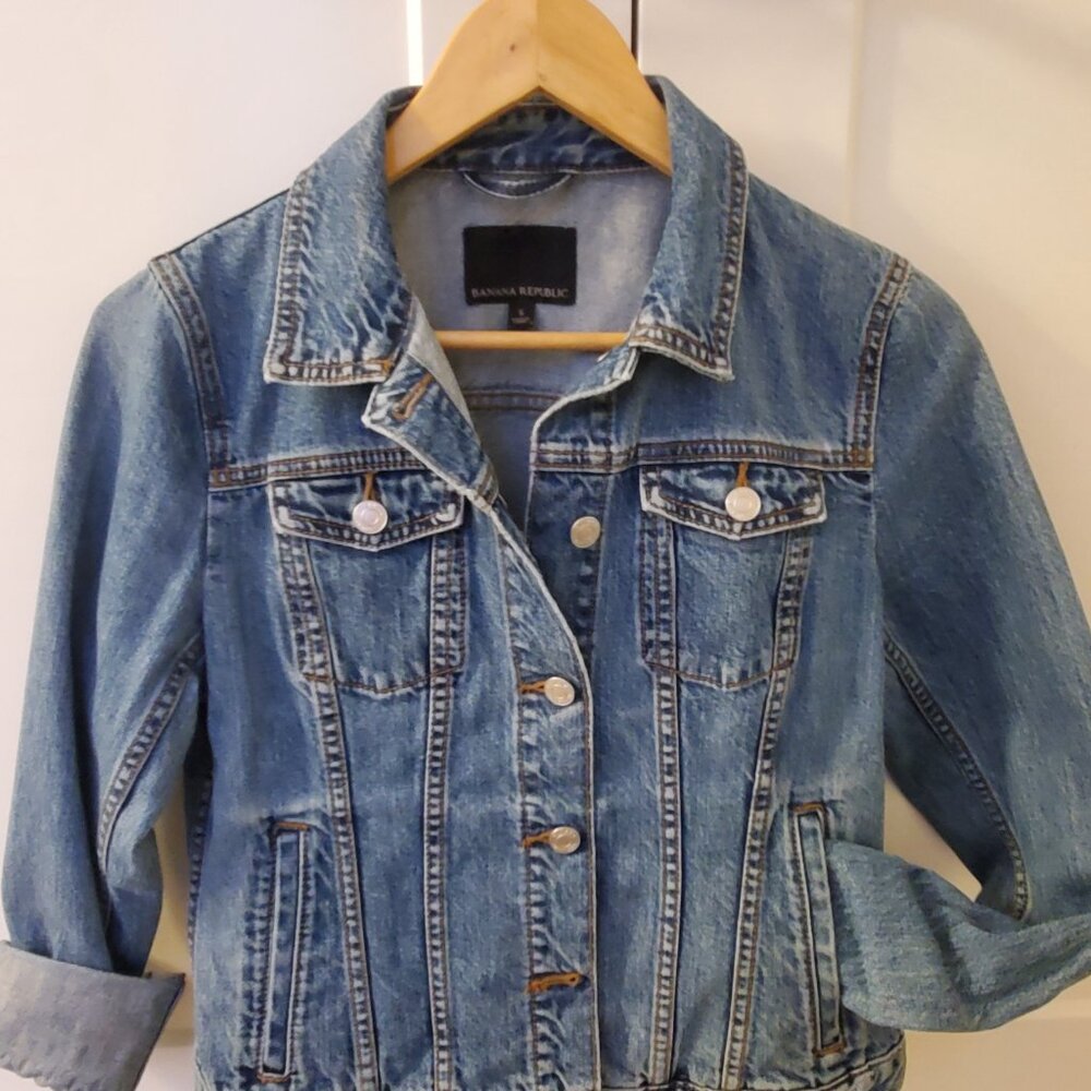 **SOLD in BUNDLE* Banana Republic Blue Denim jacket - Picture 5 of 5